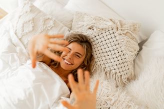 Jak spać w upały? 5 błędów, przez które w sypialni jest goręcej