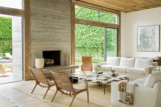 nowoczesny salon z drewnem