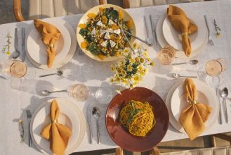 aranżacja stołu na letnie przyjęcie