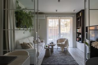 kącik wypoczynkowy w małym salonie