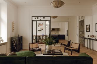 jak urządzić salon w mieszkaniu w kamienicy