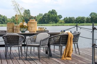 stół z krzesłami do ogrodu