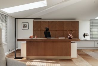 domowe biuro na poddaszu