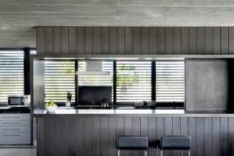 Wnętrze hacjendy jest dość surowe, z widocznym sklepieniem z betonu.