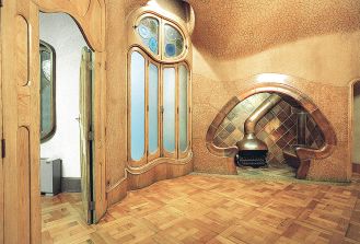 Kominek w kształcie pieczarki. Dom hiszpańskiego przemysłowca