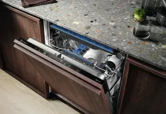 Masz dość zmywarki, która nie domywa? Poznaj rozwiązania Electrolux dla idealnie czystych naczyń