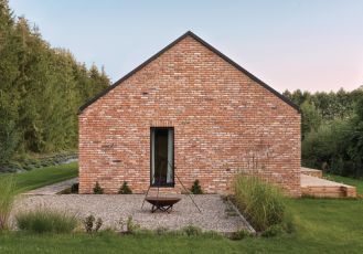 dom na wzór dawnych mazurskich stodół