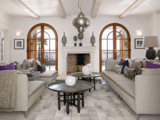 Elegancka mieszanka klasyki, etno, IKEA i mebli zrobionych na zamówienie, a także antyków.