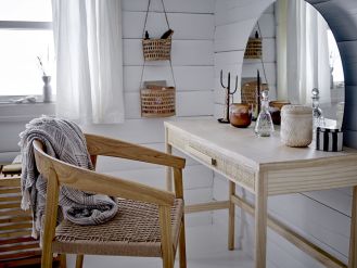 toaletka w pokoju gościnnym