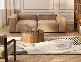 Kaszmirowa kanapa i ściana