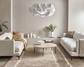 ułożenie dywanu w salonie