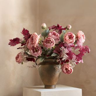 bukiet sztucznych kwiatów