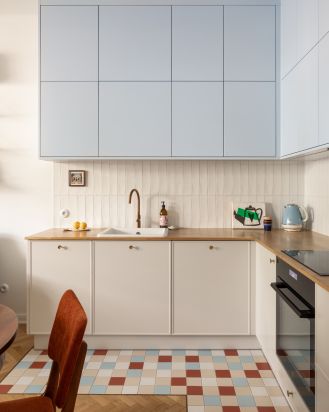 Kolorowa kuchnia otwarta na salon