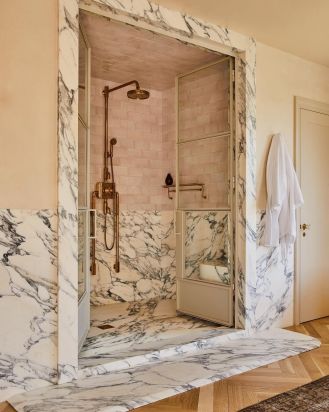 prysznic z siedziskiem