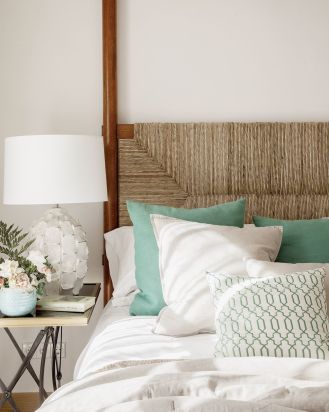 W półcieniu koronkowych zadaszeń, otuleni zapachem kwiatów i rozłożeni na wiklinowych siedziskach. Tak wypoczywają mieszkańcy