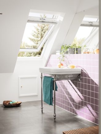 jasna łazienka na poddaszu