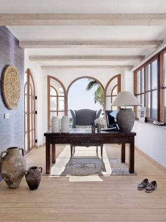 Takiego pokoju do pracy można Brianowi pozazdrościć.