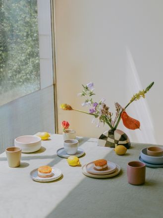 ceramika w pastelowych kolorach na letni stół