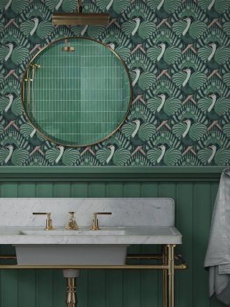 zielona tapeta na ścianie w łazience