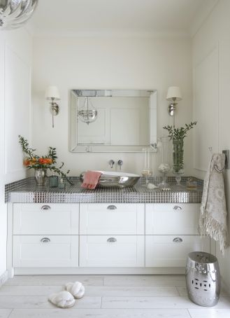 biało srebrna łazienka