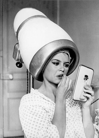 Brigitte Bardot, 1960 r. Historia suszarki