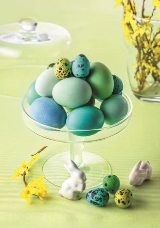 jak farbować jajka na Wielkanoc naturalnymi metodami