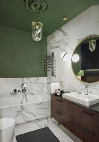 zielona łazienka z drewnem
