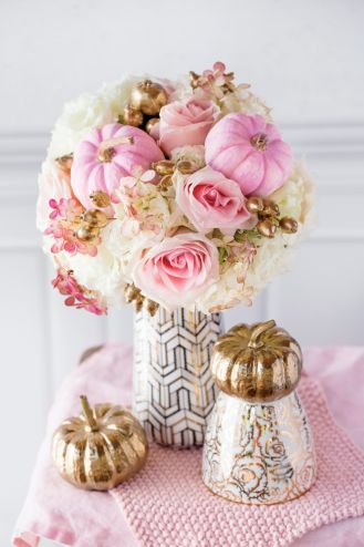 bukiet z dyni i kwiatów