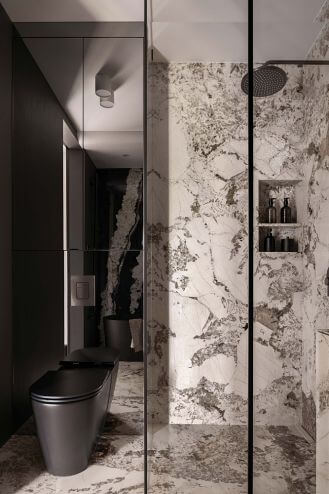 kamień dekoracyjny pod prysznicem