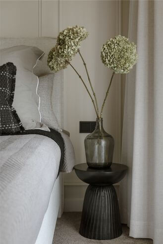 szaro beżowa męska sypialnia