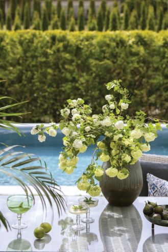 dekoracje stołu na tarasie