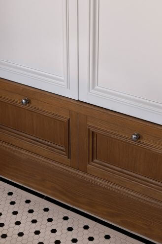 zaokrąglone kształty zabudowy w mieszkaniu w kamienicy