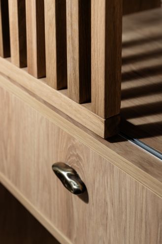 mała sypialnia w stylu japandi