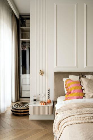 kobieca sypialnia w stosowanych kolorach