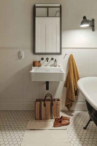 łazienka styl skandynawski z loftowym