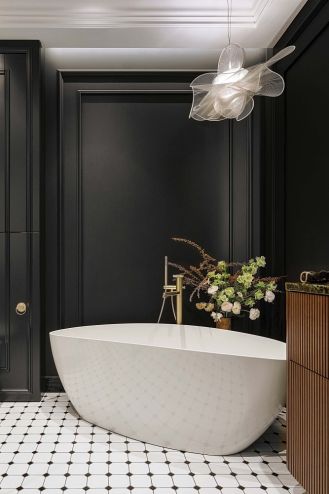 czarna łazienka z wanną