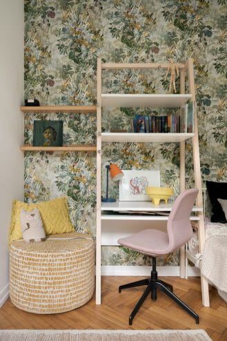 biurko w pokoju nastolatki