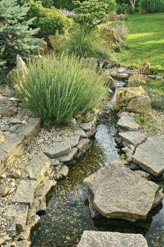 skalniak i górski potok w ogrodzie aranżacje