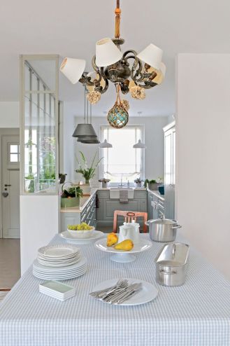 Styl skandynawski według Tatiany? Klasyka otulona mgiełką szarości i bieli, a do tego mnóstwo zabawnych pomysłów, jak sanki w