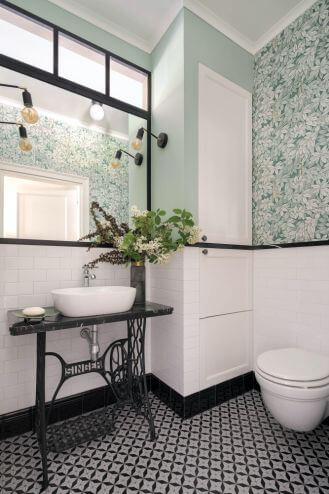 przytulna łazienka w domu jednorodzinnym