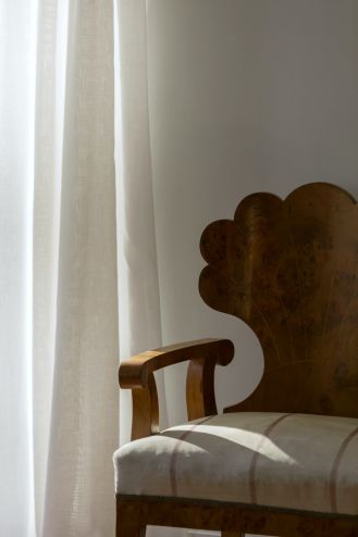 meble z różnych epok w salonie z duszą