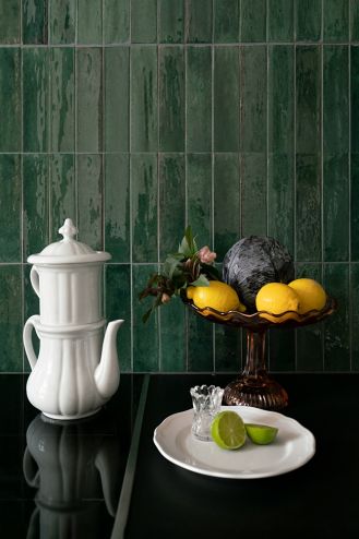 zielone płytki na ścianie w kuchni