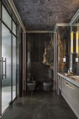 nowoczesny pokój kąpielowy z ciemną zabudową i nastrojowym oświetleniem