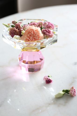 Kryształowa mini patera. Cały ten blask: kryształy i lustrzane dekoracje od Reflections Copenhagen