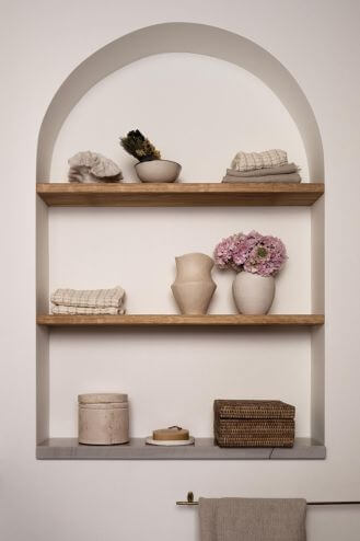 przytulna łazienka biała z drewnem