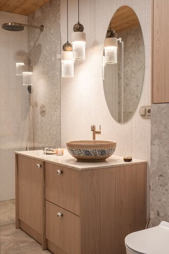 łazienka w przytulnym górskim stylu