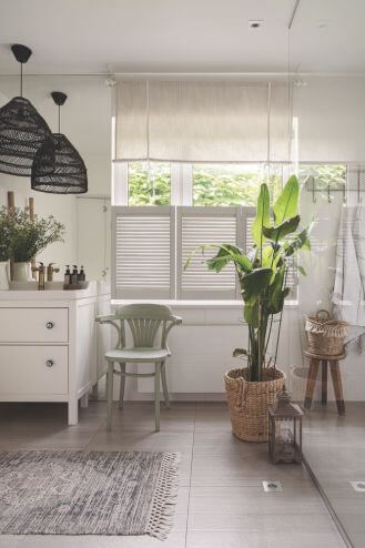 biała łazienka w stylu skandynawskim