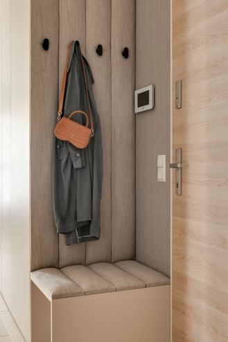 zabudowa małego i wąskiego przedpokoju