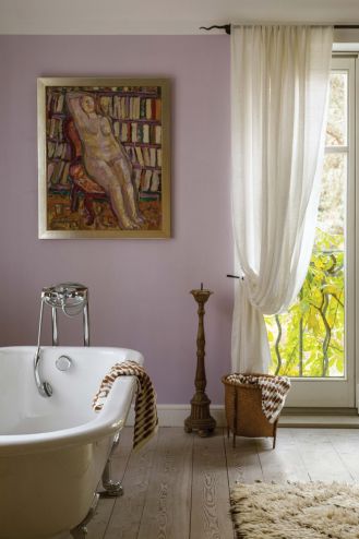 różowa łazienka z wanną