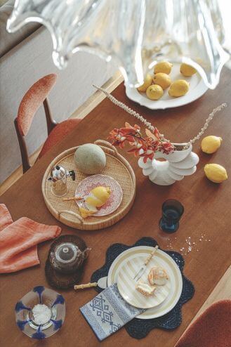 małe mieszkanie w słonecznych kolorach